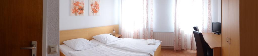 Markgröningen Hotel-Restaurant Zum Goldenen Hahnen מראה חיצוני תמונה