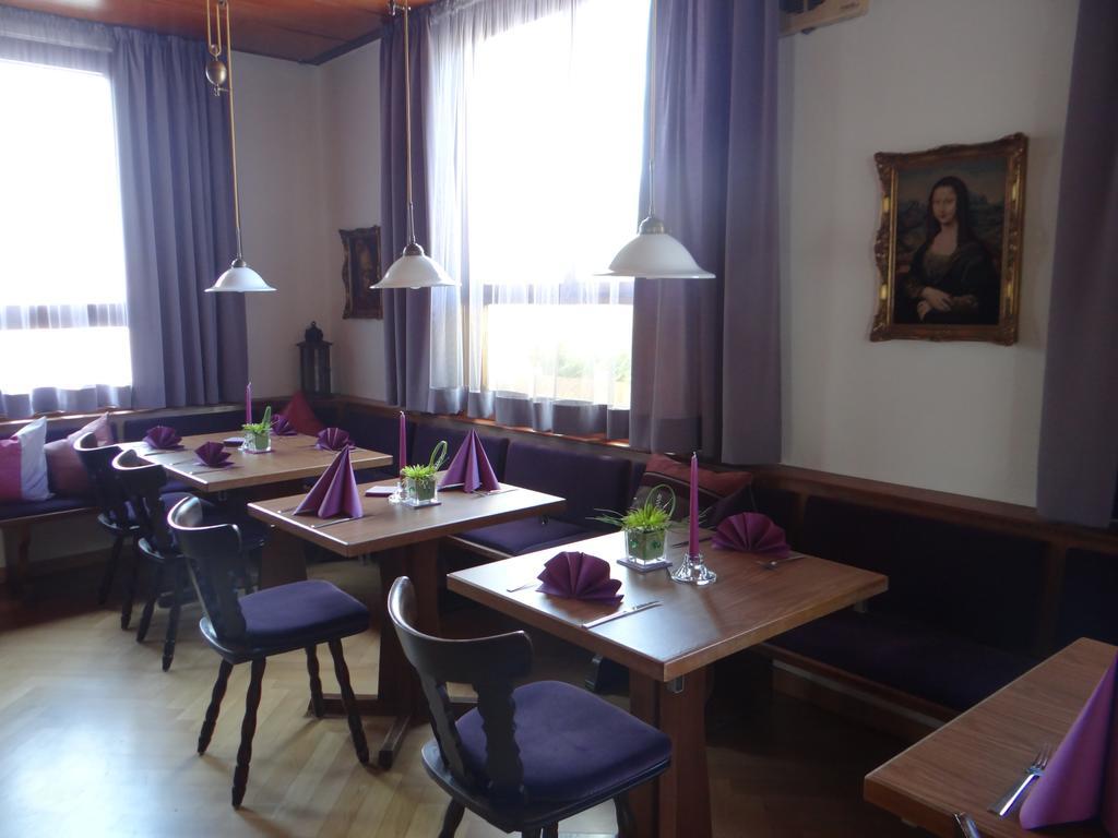 Markgröningen Hotel-Restaurant Zum Goldenen Hahnen מראה חיצוני תמונה