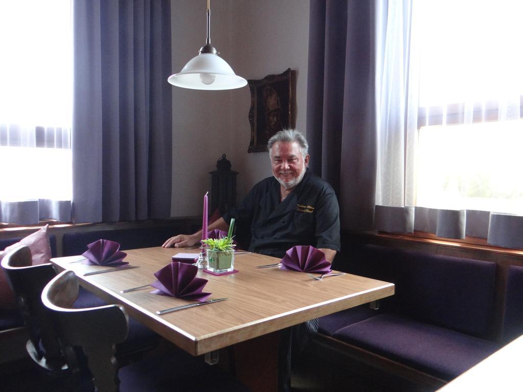Markgröningen Hotel-Restaurant Zum Goldenen Hahnen מראה חיצוני תמונה